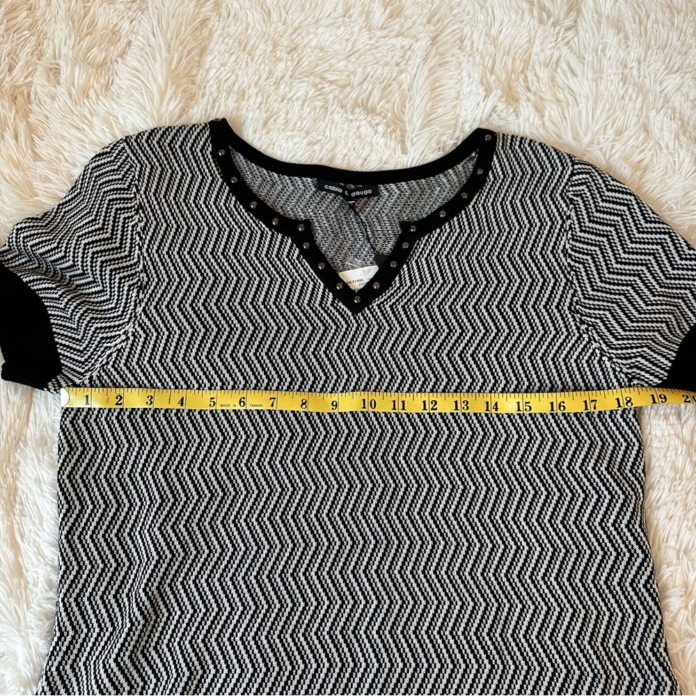 CABLE & GAUGE Black White Chevron Knit Studded V-Neck Sweater Top Large NWT - Picture 4 of 8